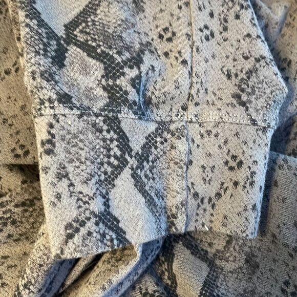 12 Thompson Sleeveless Jumpsuit Python L - Picture 8 of 8